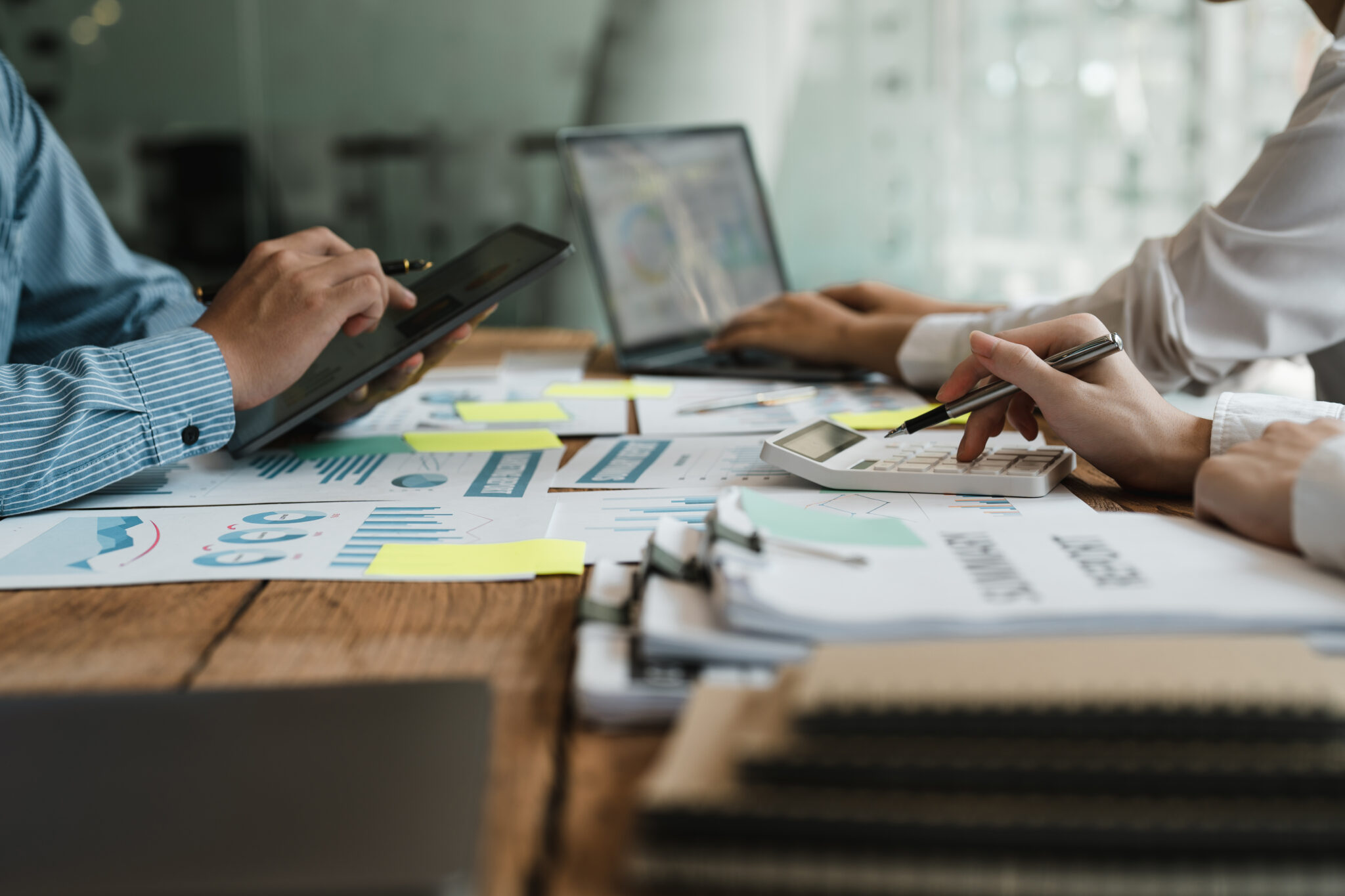 Emprendedores gestionando proyectos